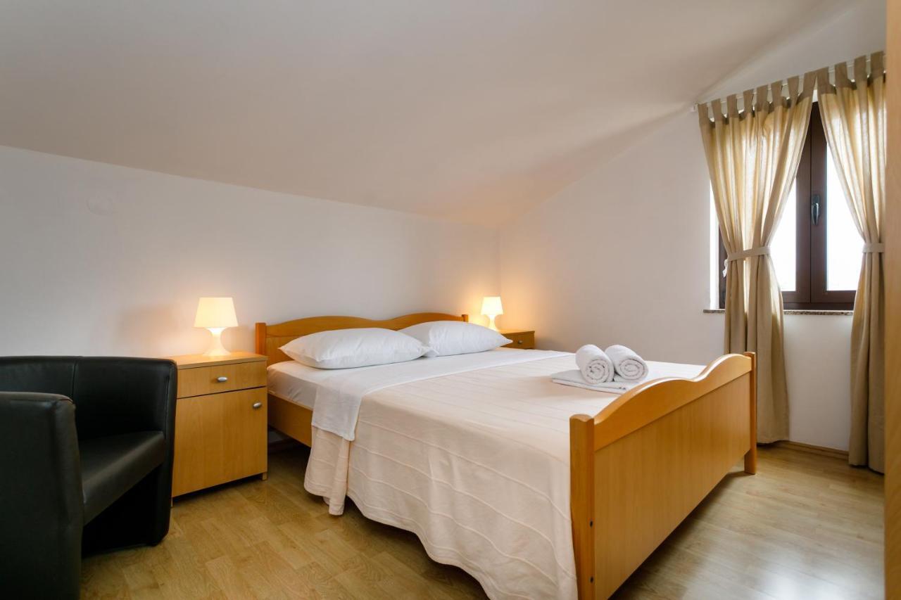 Apartman Sintic Krk Town Exterior photo